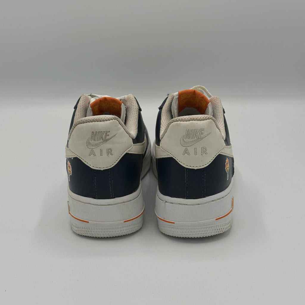 NIKE AIR FORCE 1 LV8