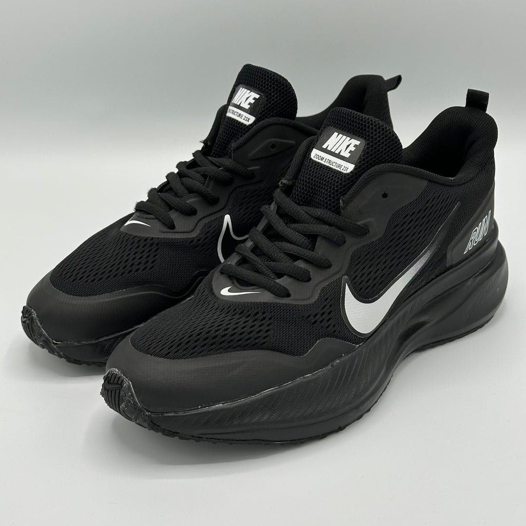 NIKE VOMERO 18
