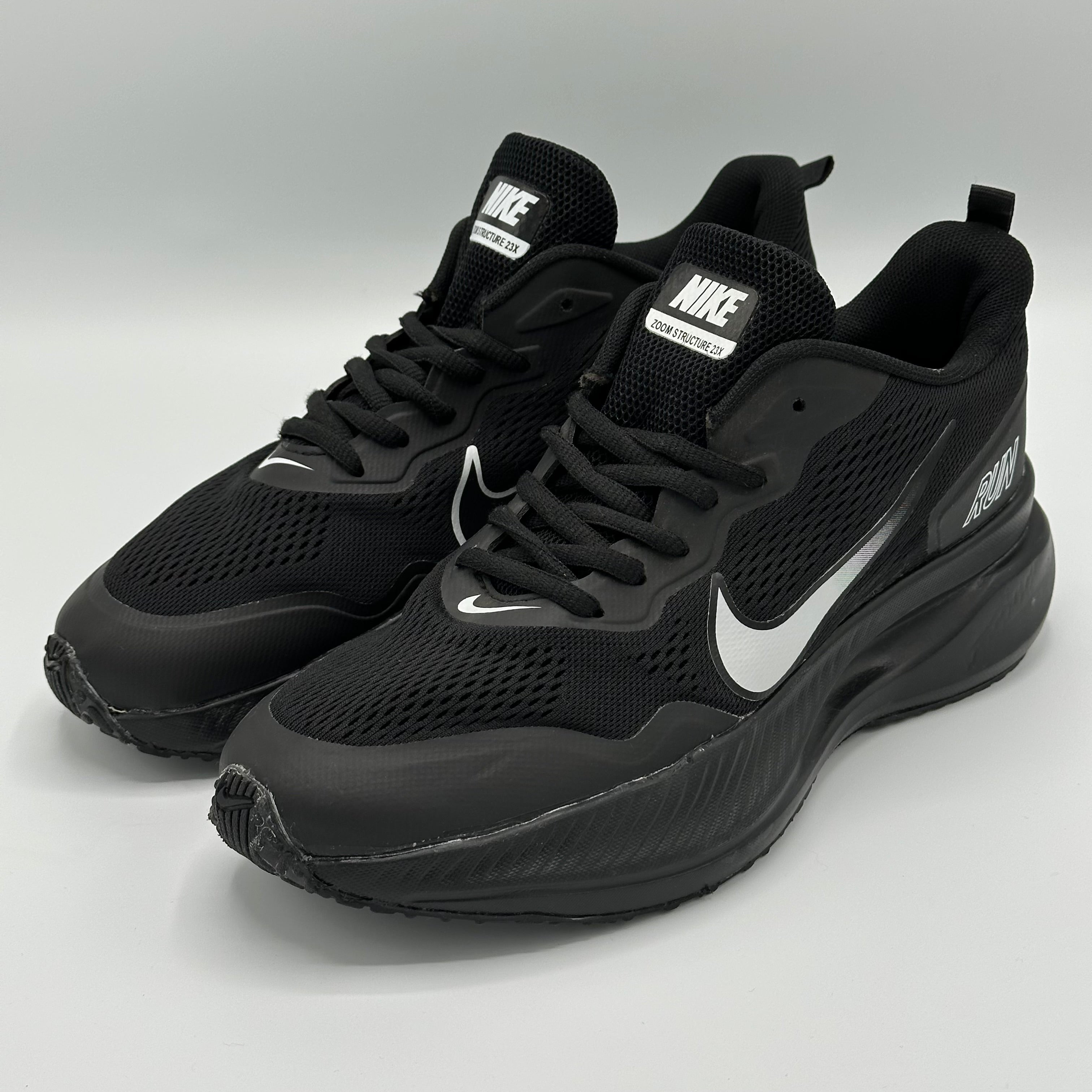 NIKE VOMERO 18