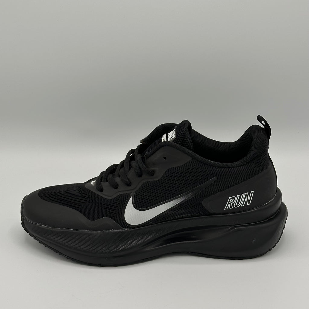 NIKE VOMERO 18