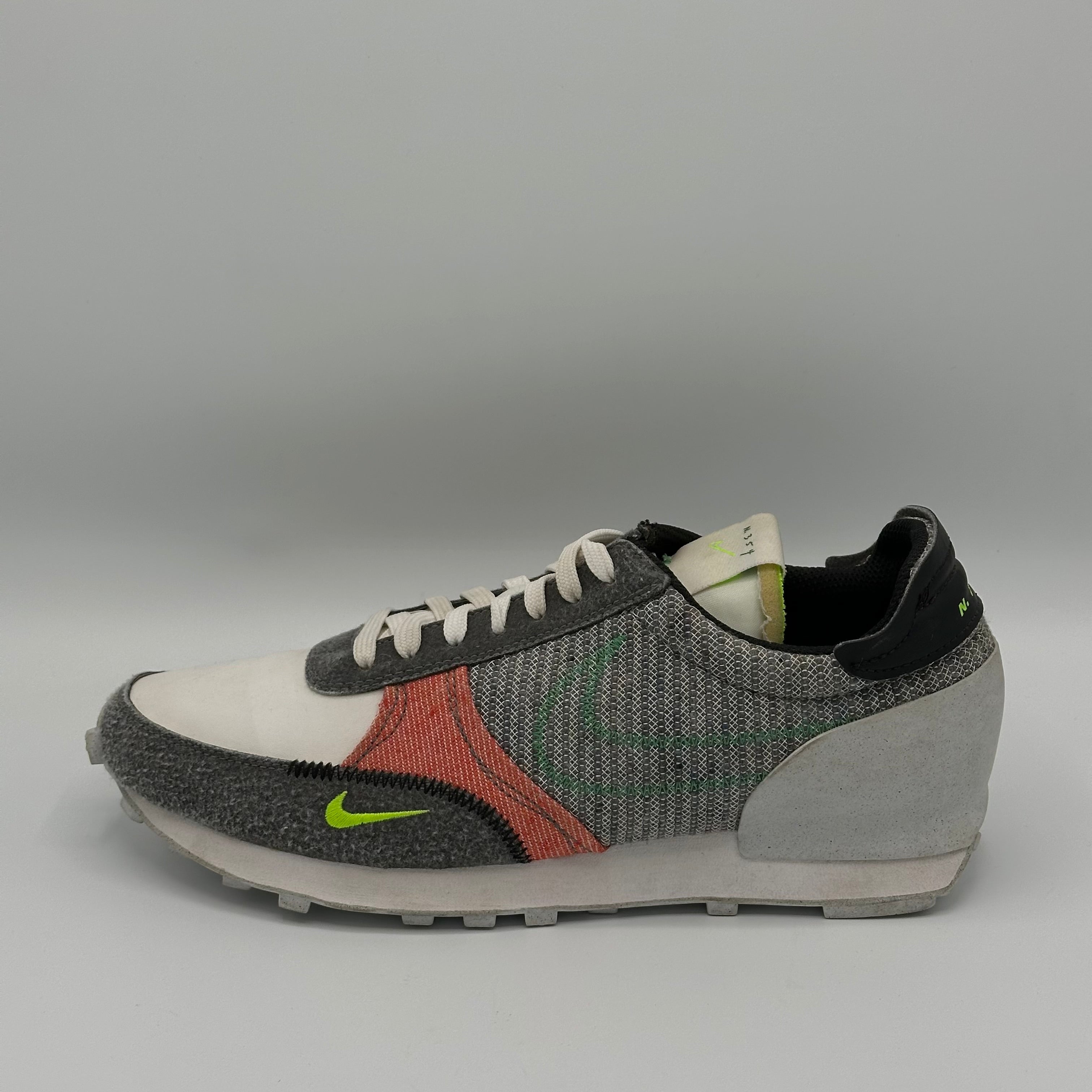 NIKE DAYBREAK TYPE RECYCLED