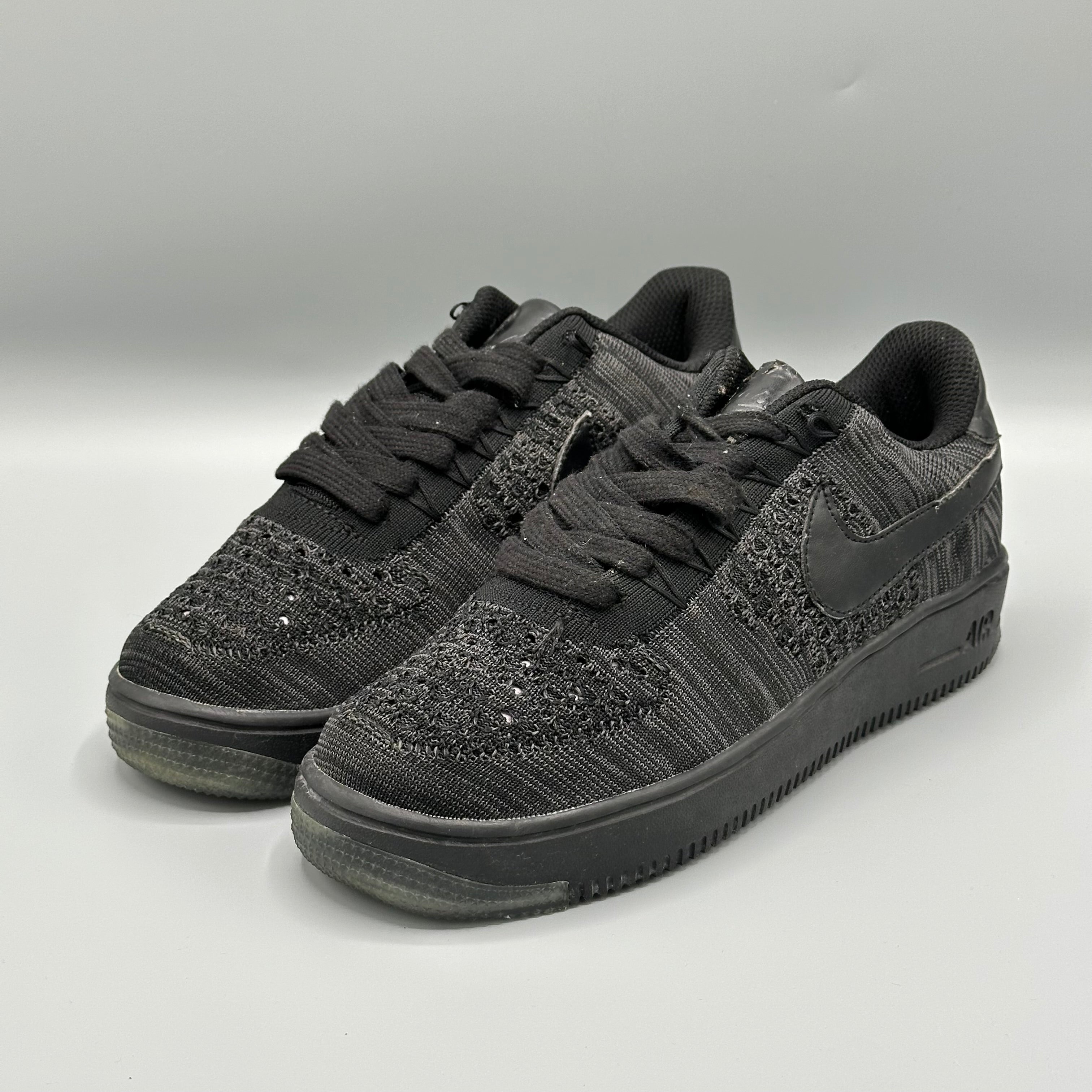 NIKE AIR FORCE 1 FLYKNIT LOW