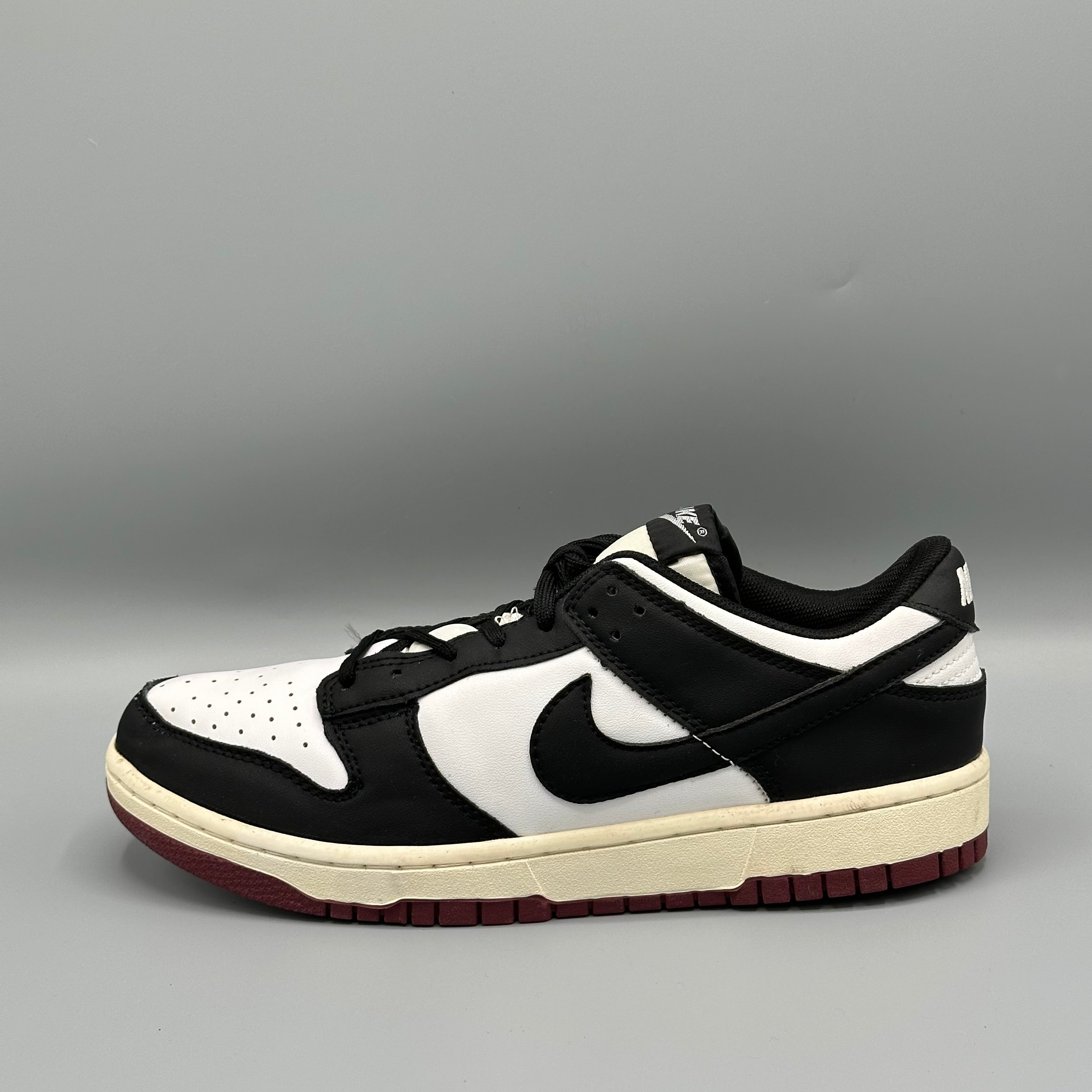 NIKE DUNK LOW RETRO PANDA