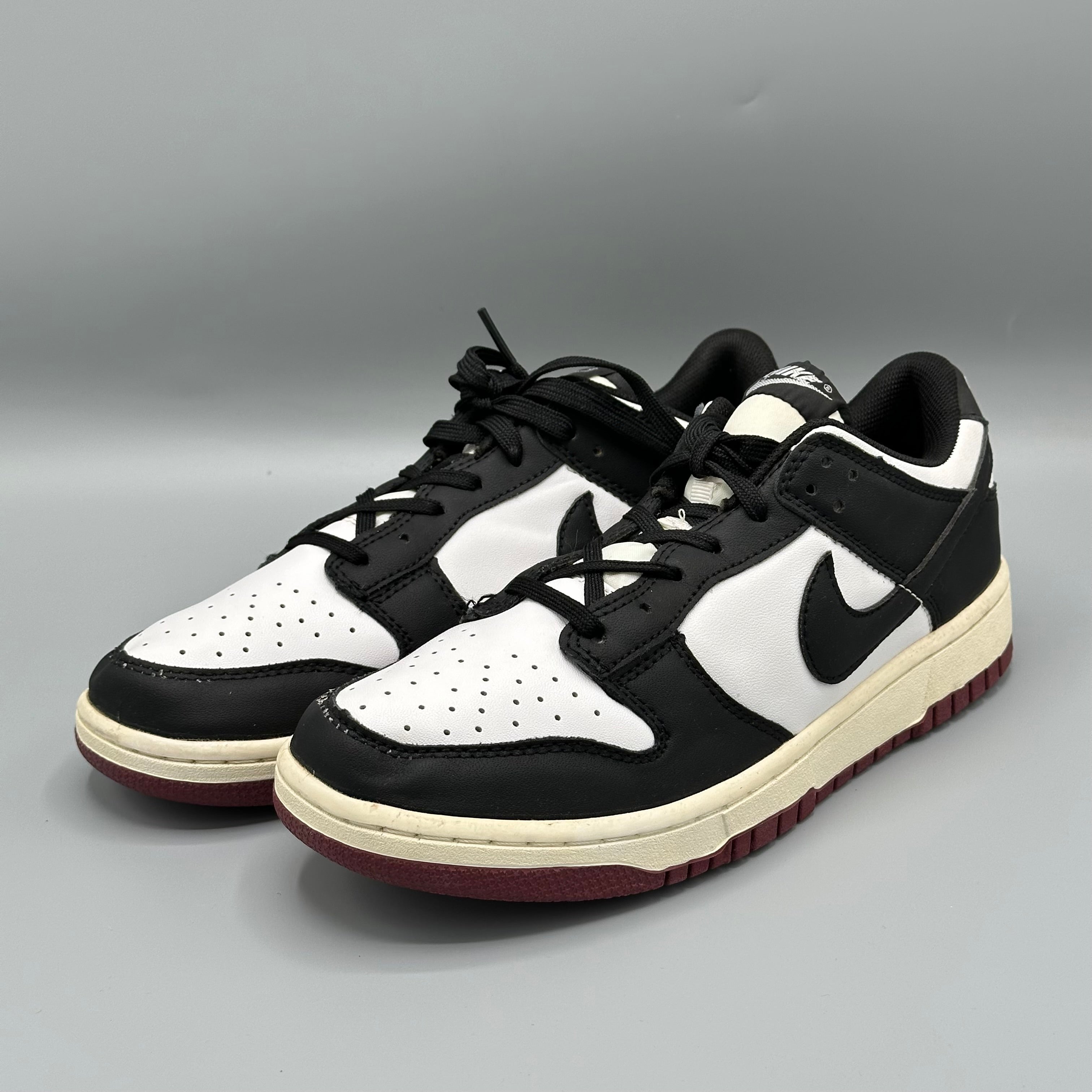 NIKE DUNK LOW RETRO PANDA