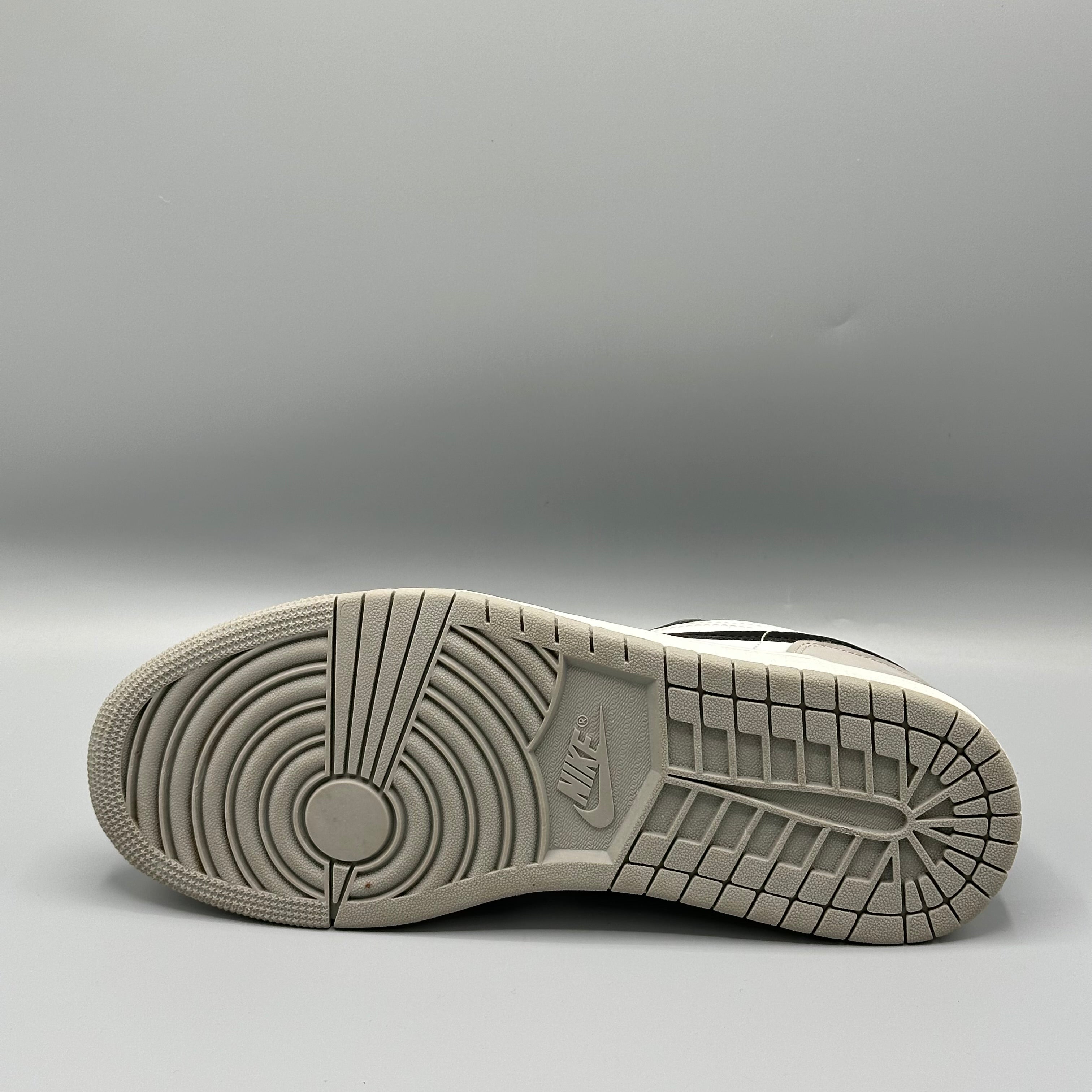 NIKE AIR JORDAN 1 LOW SHADOW TOE